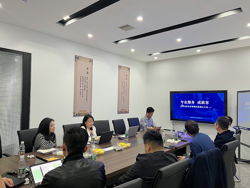 湖南易稅工廠科技有限公司渠道總監(jiān)胡婉會上分享
